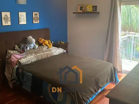 Casa en Alquiler con 2 cocheras