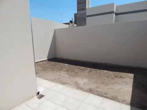 Casa 3 ambientes con 1 baño