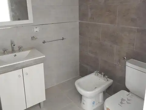 Casa en venta - 2 Dormitorios 1 Baño - 80mts2 - Chivilcoy