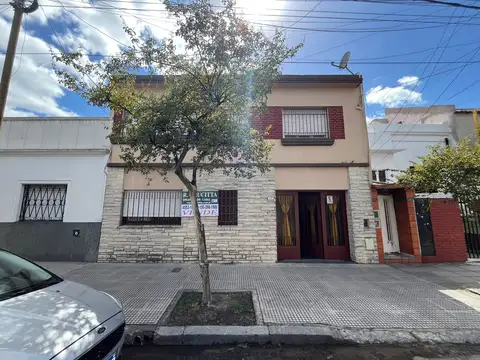 Excelente casa 4 amb. con Fondo