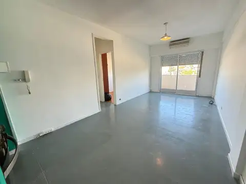 El Indio 2400, Piso 2