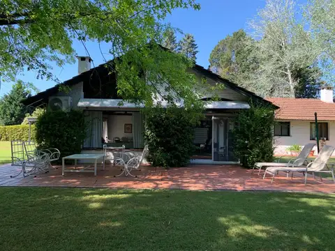 ALQUILER ANUAL - TEMPORARIO MAGNIFICA CASA SOBRE LOTE CENTRAL