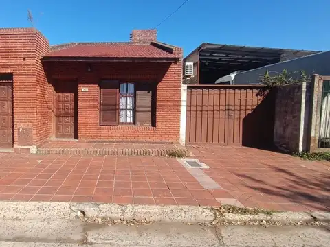 CASA EN VENTA EN PERGAMINO CON PATIO