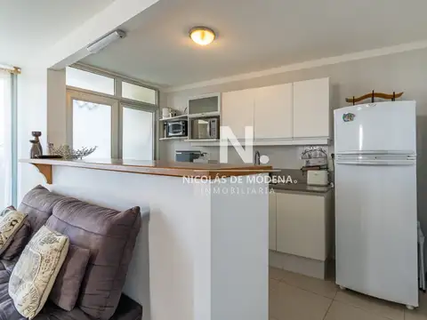 Vende apartamento a metros del mar, de 2 dormitorios en Punta Ballena.