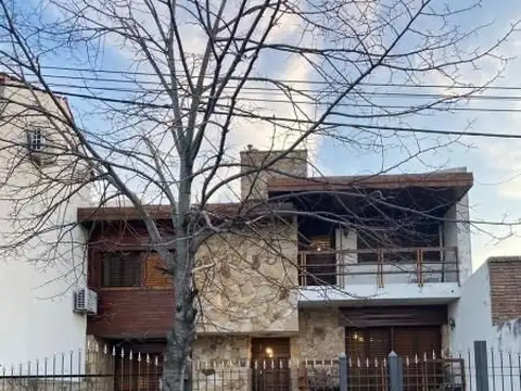 28 e/ 48 y 49 - CASA EN LA PLATA