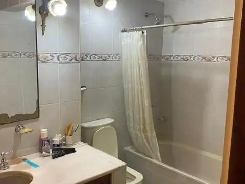 28 e/ 48 y 49 - CASA EN LA PLATA