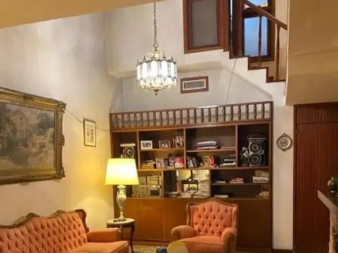 Casa 10 ambientes con 4 baños