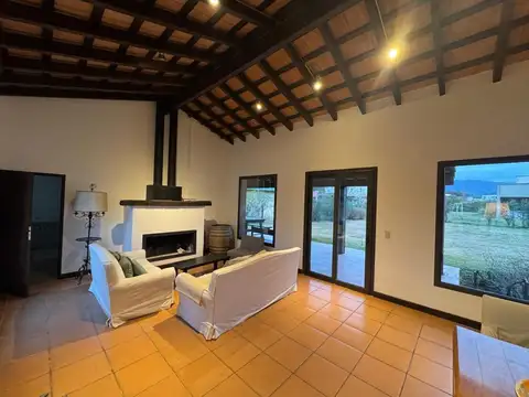 Casa 4 ambientes con 3 baños