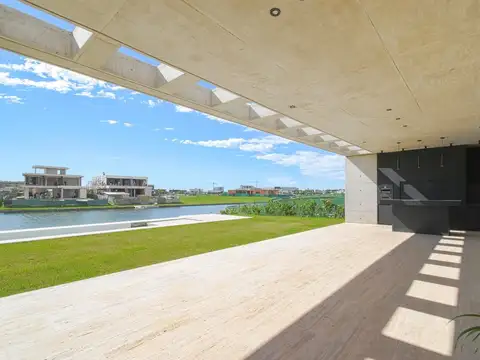 Venta casa al LAGO en Los Puentes -Nordelta-Tigre
