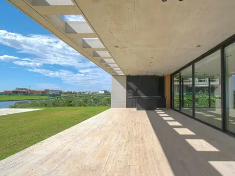 Avenida de los Lagos 100