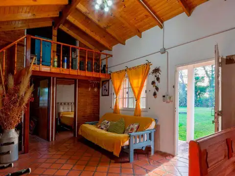 Casa 9 ambientes con 2 baños