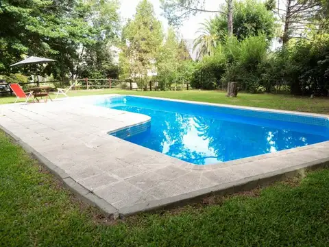 Casa a Reciclar Doble lote Jardín Pileta Quincho Golfer's . Pilar