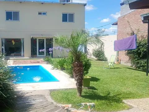 Casa - Pileta - Quincho - Parrillero - Jardin