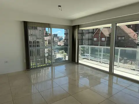 Bolivar entre Viamonte y Mendoza