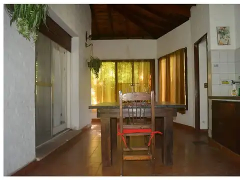 Casa 4 ambientes con 2 baños