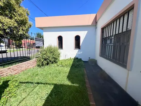 Casa 6 ambientes con 2 baños