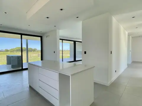 Casa 5 ambientes con 3 baños