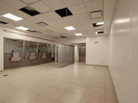 Estratégico edificio en block de locales y oficinas en Microcentro