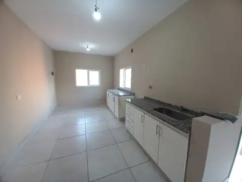 Casa - Alquiler - Argentina, La Matanza - RAMON FREIRE 2440