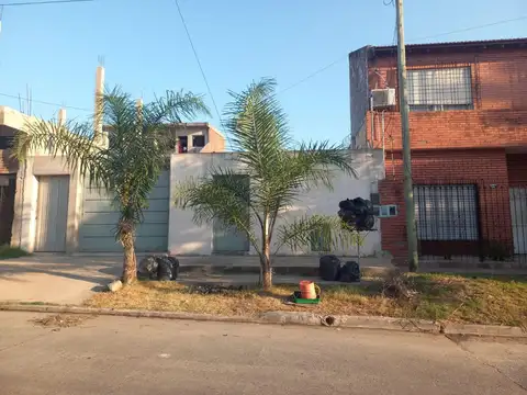 Casa - Alquiler - Argentina, La Matanza - RAMON FREIRE 2440