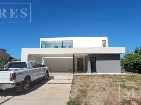 Casa en alquiler sobre lote a la laguna  en San Sebastián Área
