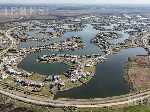 Casa en Alquiler con 2 cocheras