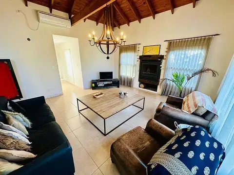 Casa 5 ambientes con 3 baños