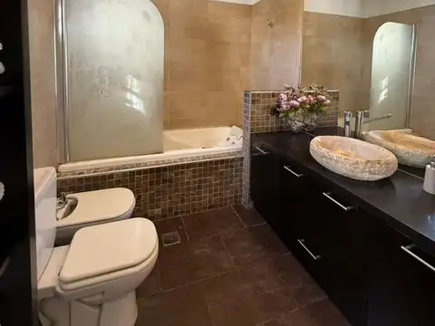 Casa 4 ambientes con 3 baños