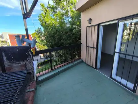 Depto Tipo Casa 4 ambientes con 2 baños