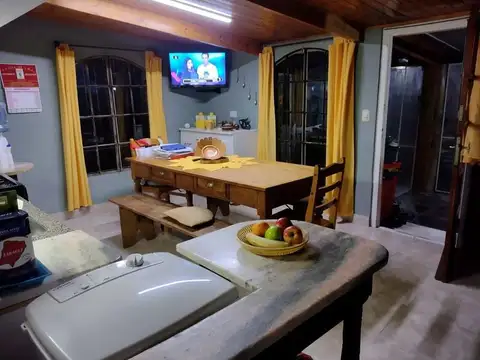 Tres Arroyos: Casa Muy Buen Estado 10 x 30