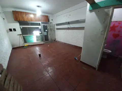 Local sobre avenida San Martin!