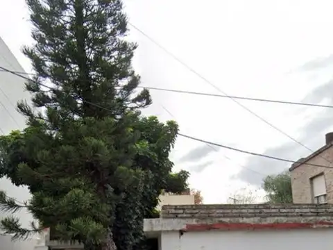 Venta de Casa, Galpón y 2 Departamentos