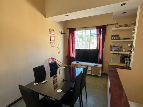 CASA VENTA CON COCHERA 10 AUTOS ZONA SHOPPING