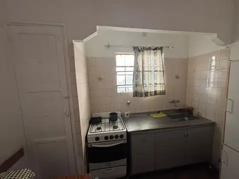 Casa 6 ambientes con 2 baños