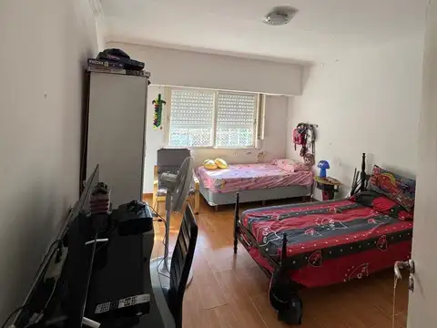 CASA VENTA CON COCHERA 10 AUTOS ZONA SHOPPING