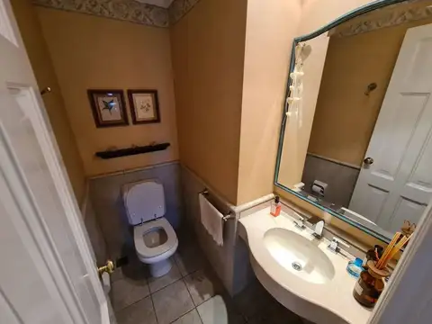 Casa 7 ambientes con 6 baños