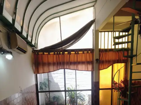 Depto Tipo Casa 4 ambientes con 2 baños