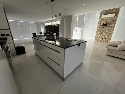Casa 6 ambientes con 3 baños