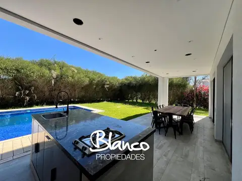 Casa 7 ambientes con 3 baños