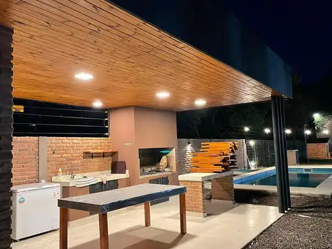 Casa en Alquiler con 1 cochera