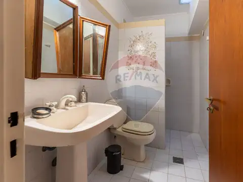 Casa venta La Plata 4 dormitorios PISIBLE PERMUTA