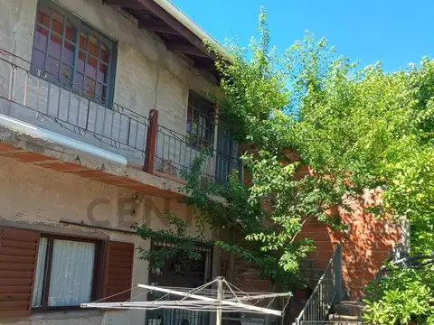 Casa 6 ambientes con 2 baños