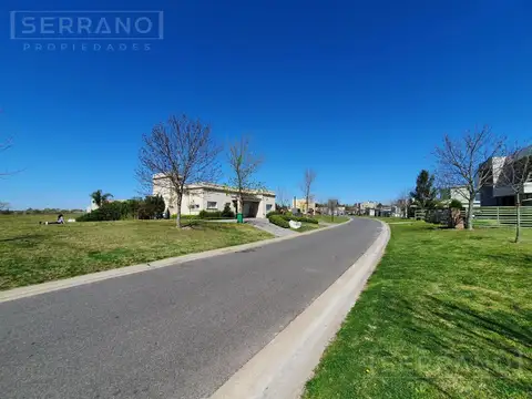 AFG. Venta Lote al agua en  barrio Nautico al Rio con amarra en El Cazal, Escobar