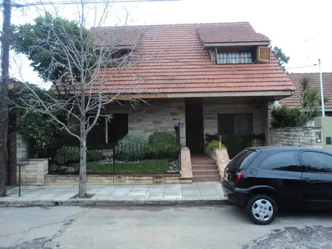 EN VENTA EN CIUDAD JARDIN CHALET EN 2 PLANTAS CON GARAGE PARA 2 AUTOS - FICHA 6267