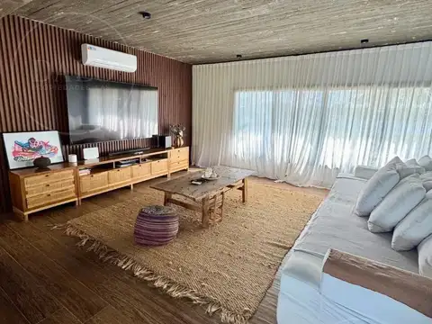 Casa en Venta con 4 cocheras