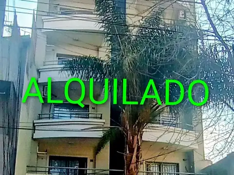 DEPARTAMENTO FRENTE CON BALCÓN