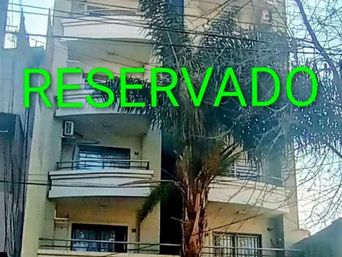 DEPARTAMENTO FRENTE CON BALCÓN