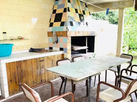 Casa en Venta con 3 cocheras