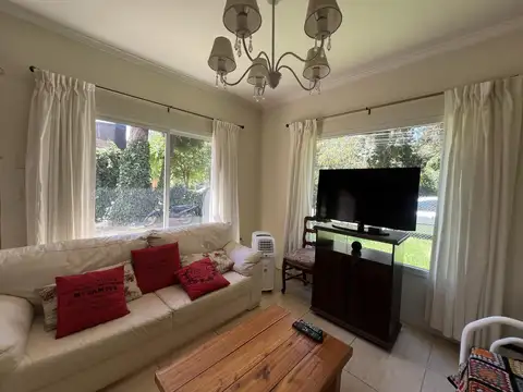 Casa en Alquiler con 1 cochera