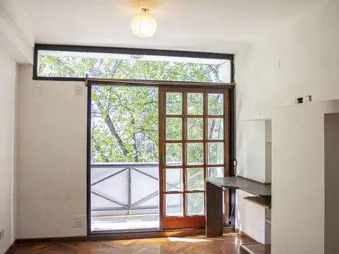Monoambiente en venta con balcon al frente muy luminoso
